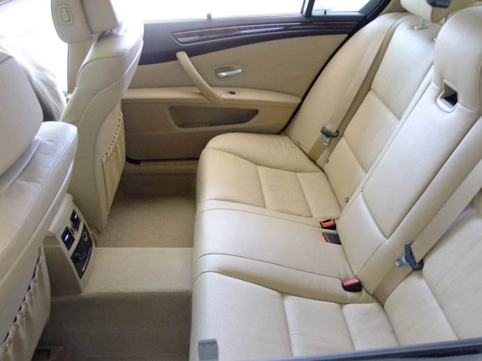 汽車(chē)養(yǎng)護(hù)